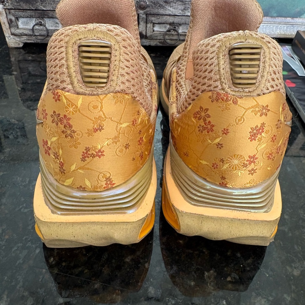 Nike Women's Beige Mesh Athletic Shoes - Picture 4 of 6